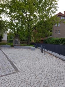 Partie am Kriegerdenkmal in Holzhausen